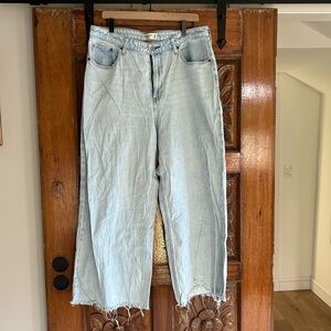 Abercrombie & Fitch Light Wash Wide Leg Cropped Jeans